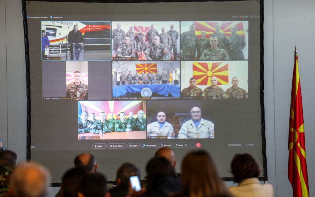 Сиљановска-Давкова разговараше со македонските мировници:  Не е случајна огромната доверба на граѓаните во Армијата