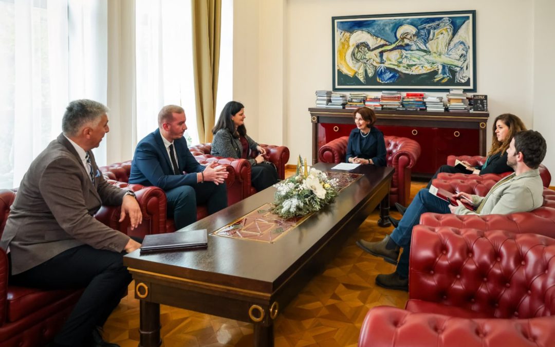 Сиљановска-Давкова прими претставници на Македонското здружение на млади правници (МЗМП) и на Центарот за еколошка демократија ФЛОРОЗОН