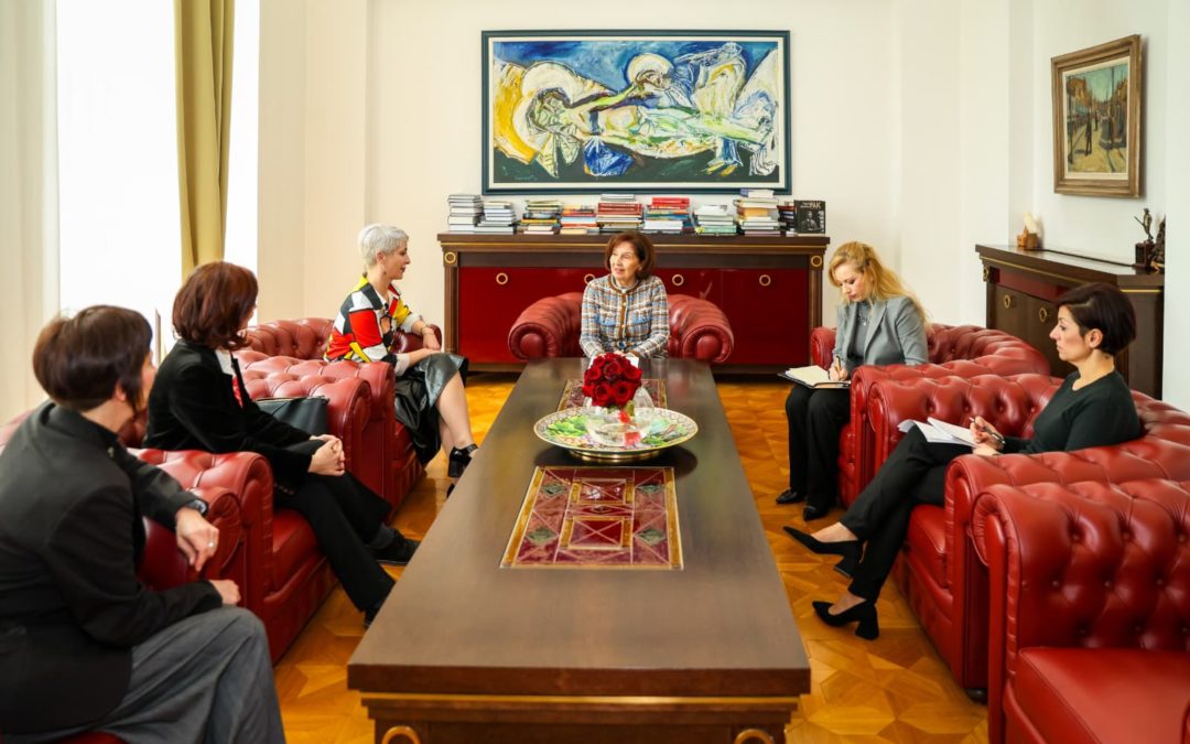 Сиљановска-Давкова разговараше со раководството на Факултетот за музичка уметност