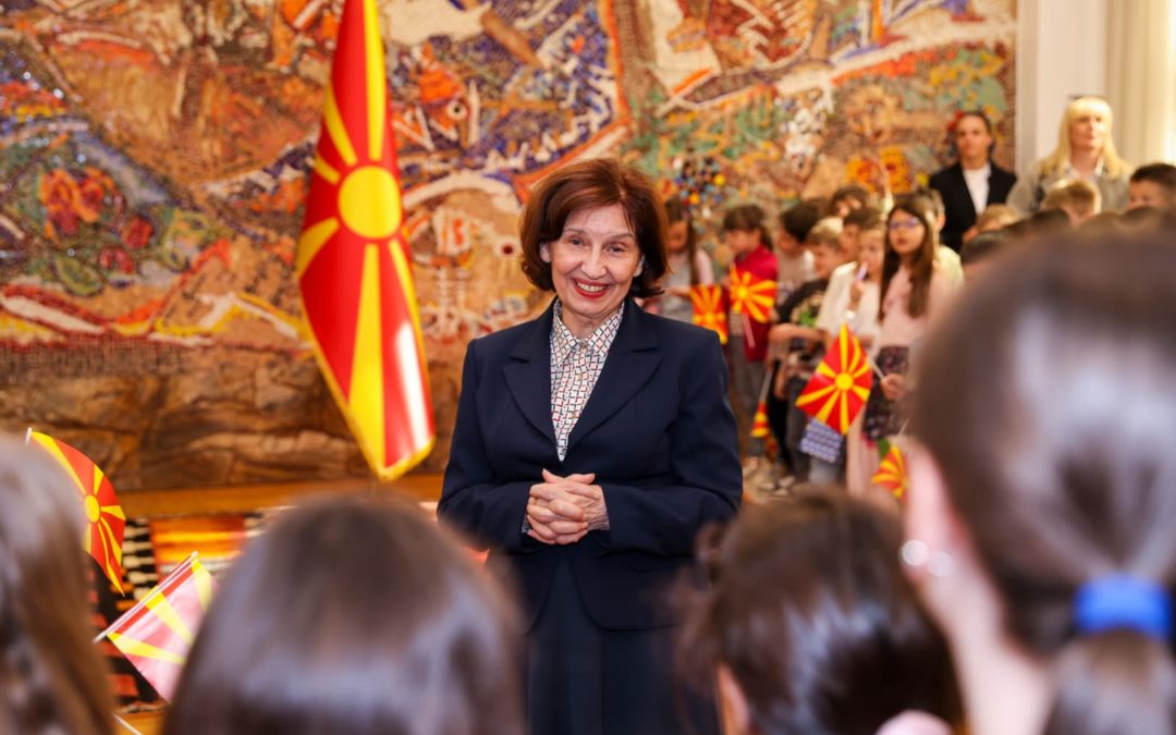 Церемонија на свечено менување на државното знаме во претседателскиот Кабинет