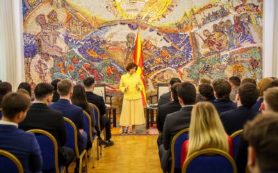 Сиљановска-Давкова со воведен говор на панел-дискусијата на Европските демократски студенти