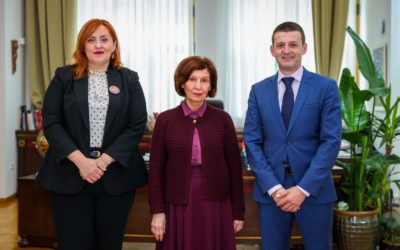 Средба на Сиљановска-Давкова со Зорица Митровиќ, претседателка на Националниот совет на македонското национално малцинство во Србија и Марјан Јованоски, секретар на Советот