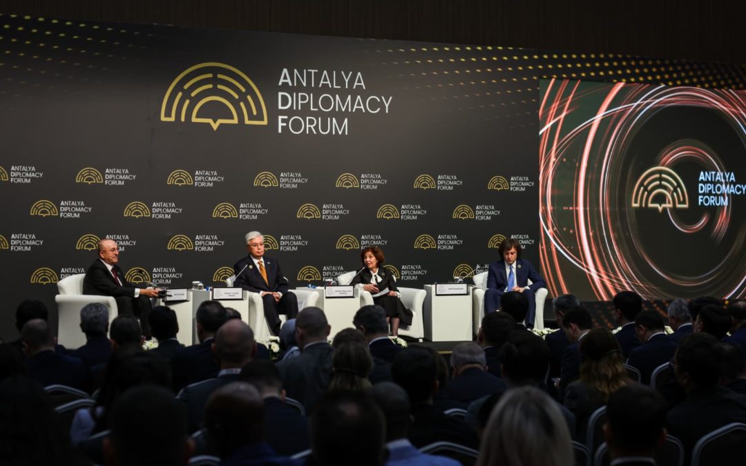 Сиљановска-Давкова на 5. Дипломатски форум во Анталија: Потребна е превентивна, наместо реактивна дипломатија