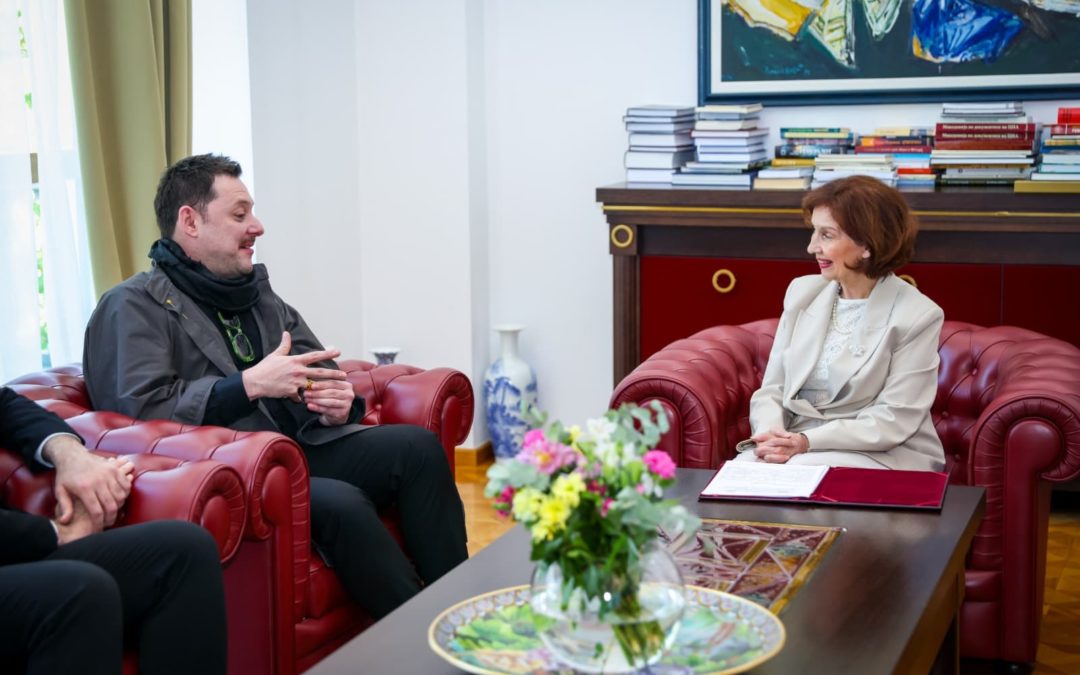 Сиљановска-Давкова ги прими уметникот Велимир Жерновски и кураторот Тихомир Топузовски