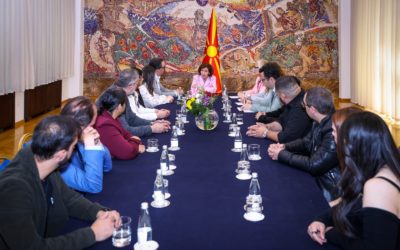 Сиљановска-Давкова на средба со ромски уметници: Потребна е видливост и рамноправност на уметниците Роми