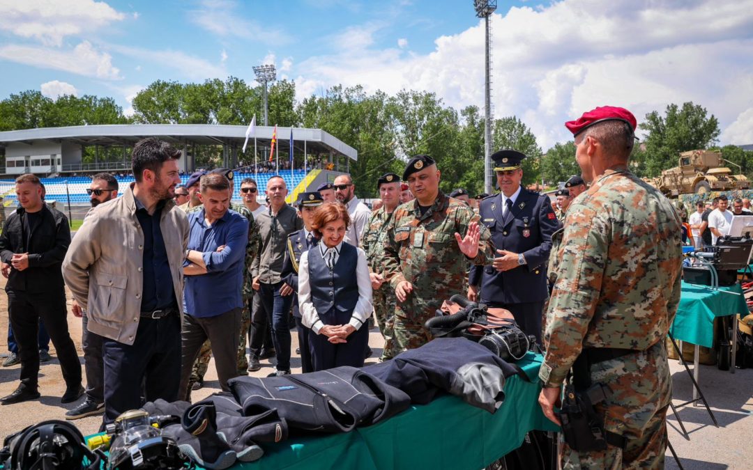 Претседателката Сиљановска-Давкова присуствуваше на презентацијата на способностите на Армијата во Штип