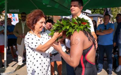 Сиљановска-Давкова ги додели наградите на победниците на 39. Охридски пливачки маратон
