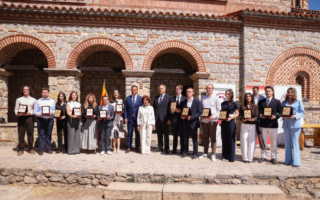 Сиљановска-Давкова ги додели признанијата „Инженерски прстен“ на најуспешните млади инженери