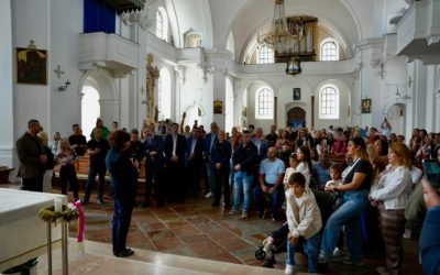 Сиљановска-Давкова се сретна со македонските православни верници од новоформираната црковна општина „Св. Архангел Михаил” во Халејн, Австрија
