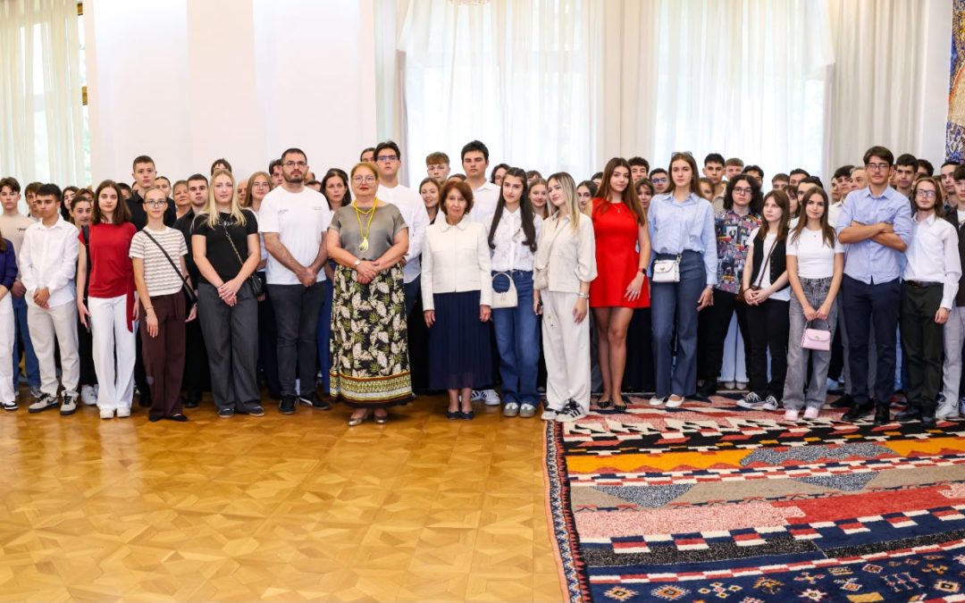 Сиљановска-Давкова прими талентирани ученици кои изминатата учебна година учествуваа на меѓународни научни олимпијади и натпревари